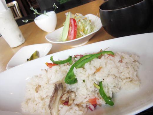 2010/08/18 22:44/「つばめ食堂」湯田まいたけのピラフでランチ