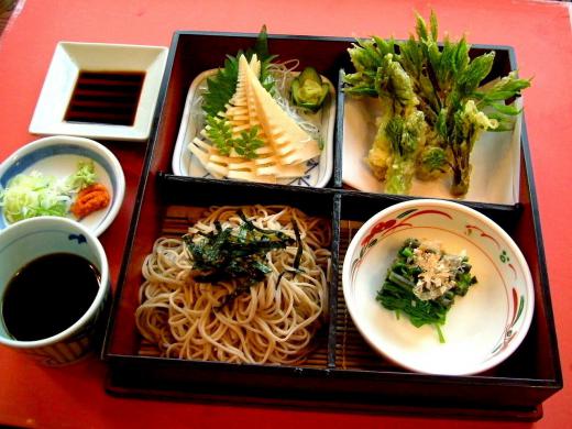 2011/05/12 13:10/●本日から『旬の山菜づくし弁当』開始!