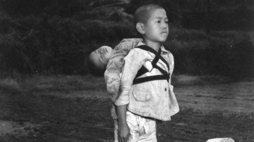 焼き場に立つ少年:2022/08/06 10:19