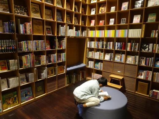2023/01/06 17:01/風土が生み出す図書館…「こども本の森 遠野」、そして「イーハトーブ図書館」〜今宵は満月!?