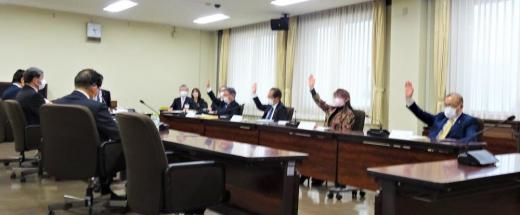 2023/03/13 16:59/薄氷の採択…崖っぷちの花巻市議会〜「議会活性化」陳情と二つの”護憲”