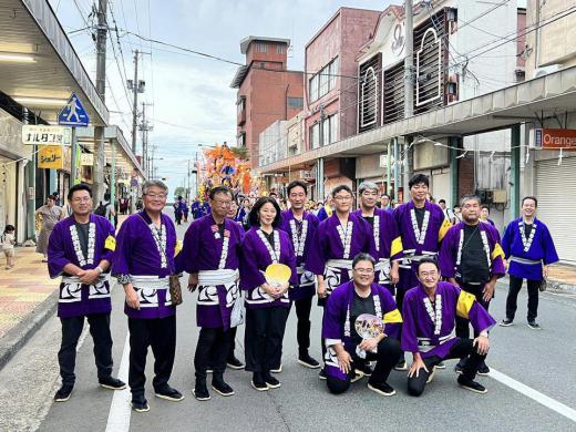 1年前の記念写真…エッフェル女子がいないだけで、この構図は今も健在!!??:2024/10/24 22:30