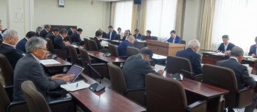 2025/08/22 07:56/「議員ファースト、やめて」…議員報酬引き上げに再考を求める陳情書を提出!!??