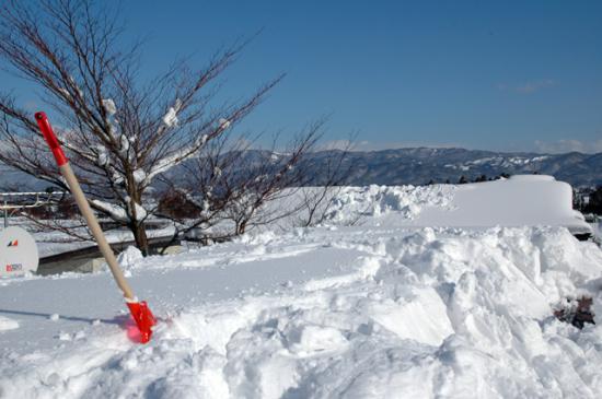 2008/01/27 21:11/【置賜の風景】雪国名物〜雪おろし