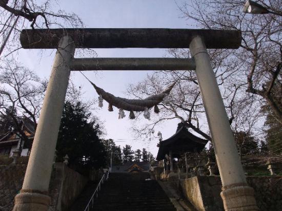 2012/04/10 17:04/赤湯【烏帽子山公園】「継ぎ目なしでは日本一の大鳥居」
